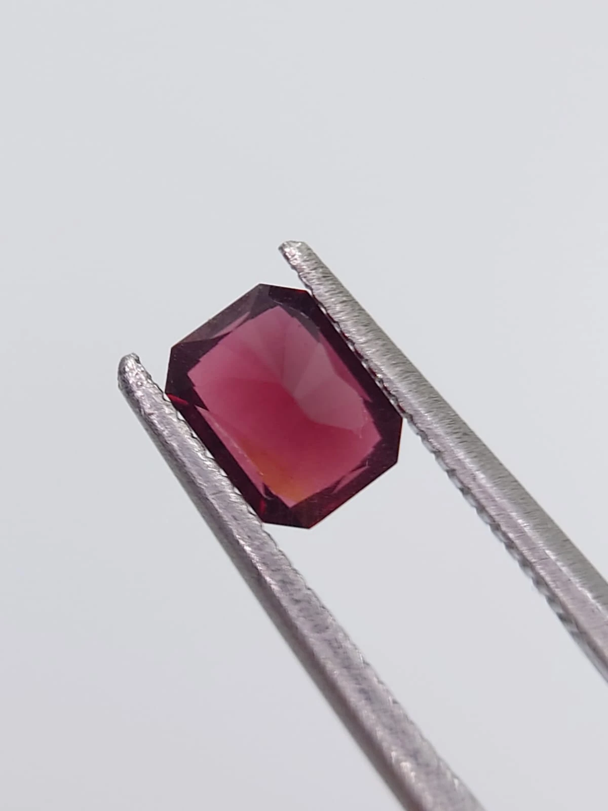 0.81ct. Natural Rhodolite Garnet from Tanzania — view 2